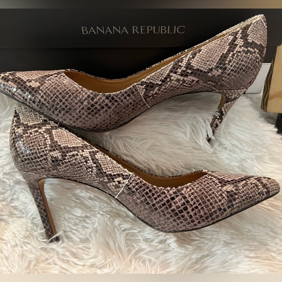 Banana Republic Madison-Nove Pumps - NWT - Picture 4 of 16